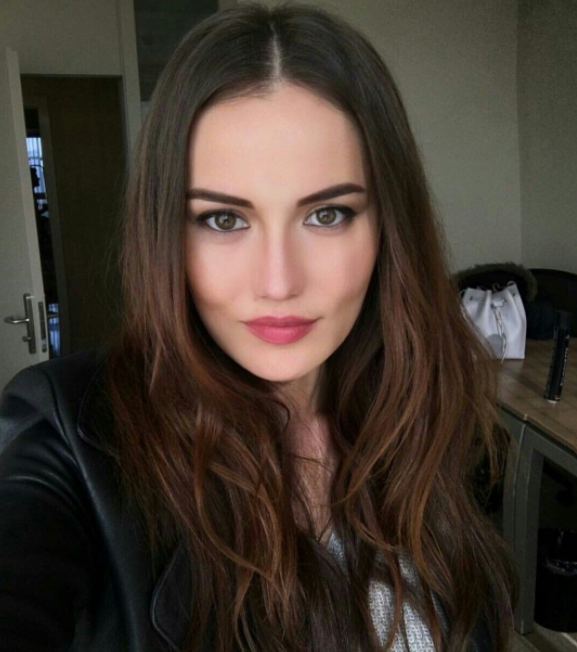 Fahriye Evcen Saç Rengi