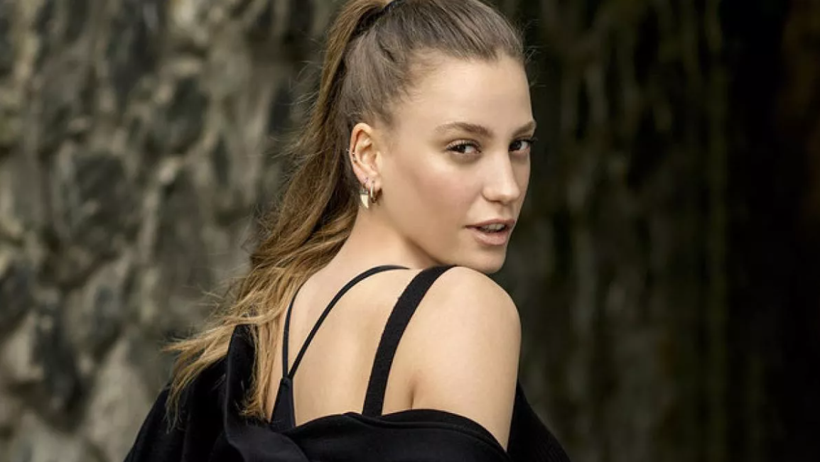 Serenay Sarıkaya Saç Rengi Nedir?