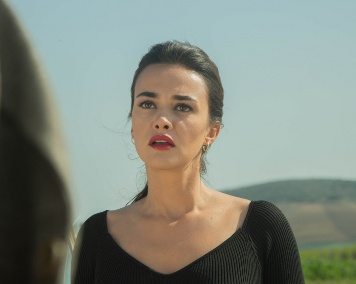 Hande Soral Saç Modeli